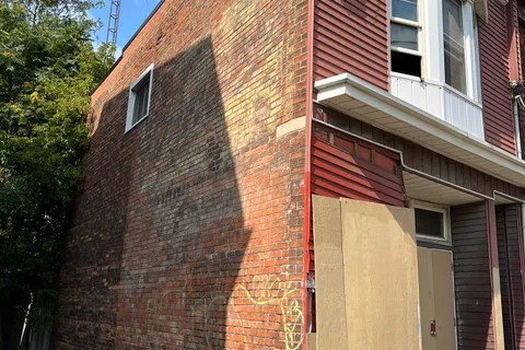 2553 Dundas Street, ON M6P 1X6