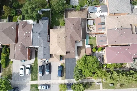 3292 Bobwhite Mews, ON L5N 6E9