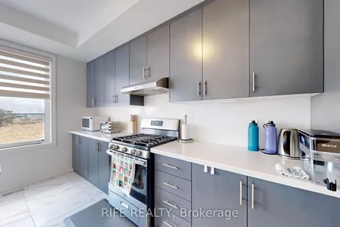 9 Bretlon Street, ON L6P 4N8