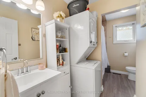 8 Malcolm Crescent, ON L6S 3C8