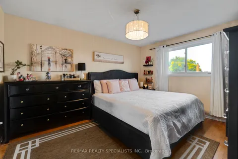 8 Malcolm Crescent, ON L6S 3C8