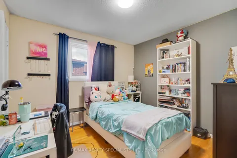 8 Malcolm Crescent, ON L6S 3C8