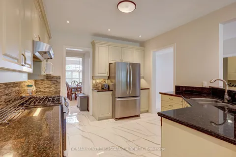 2522 Lyndhurst Drive, ON L6H 7W3