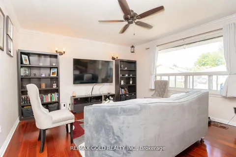 9 Ashwood Crescent, ON L6T 1M1