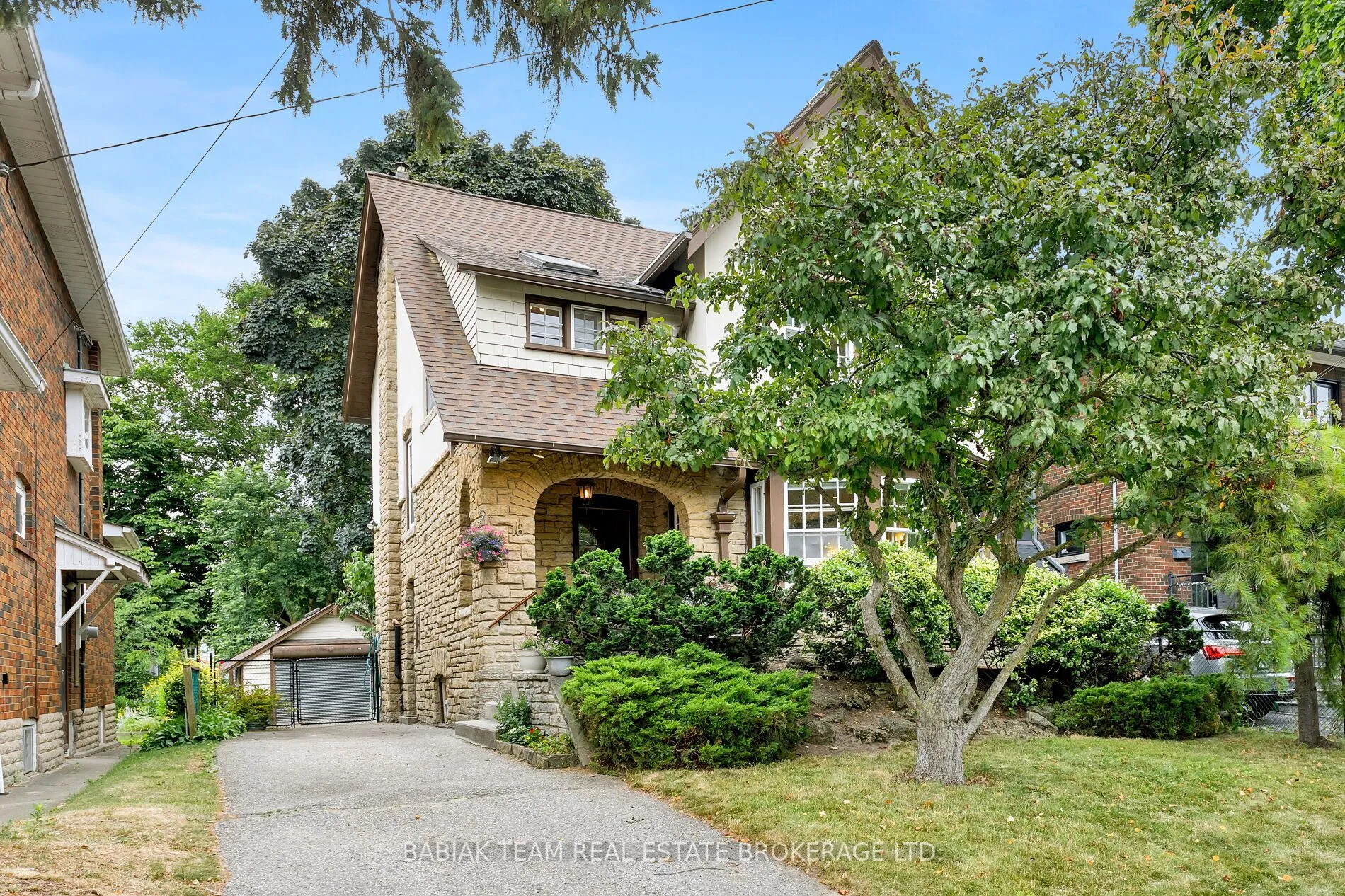 16 Palisades N/A, ON M6S 2W8