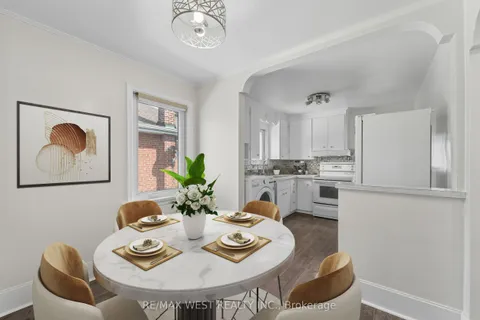 38 Feltham Avenue, ON M6N 2C3