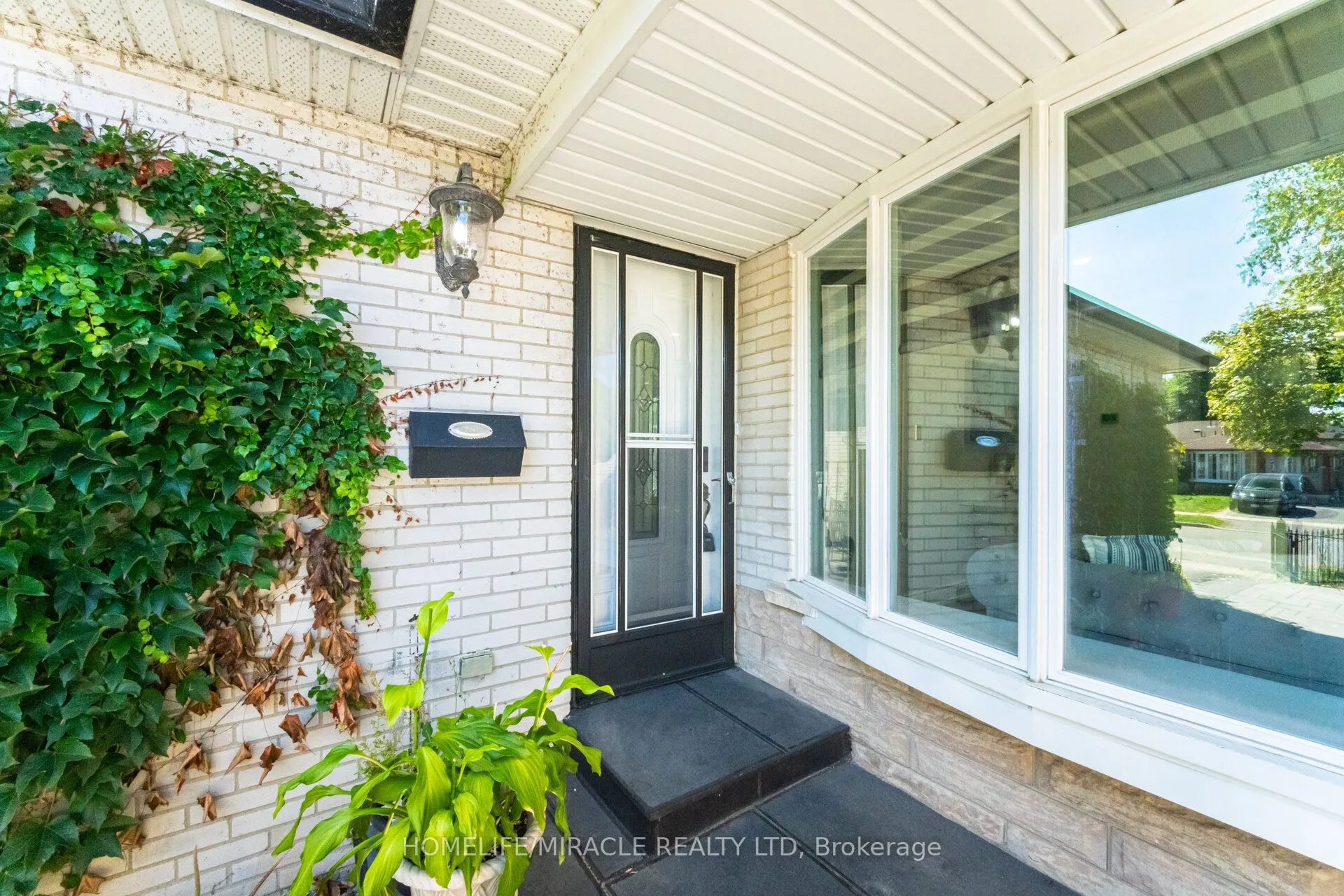 764 Eaglemount Crescent, ON L5C 1N9