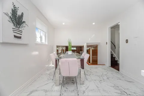 764 Eaglemount Crescent, ON L5C 1N9