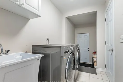 3 Bowsfield Drive, ON L6P 1C8