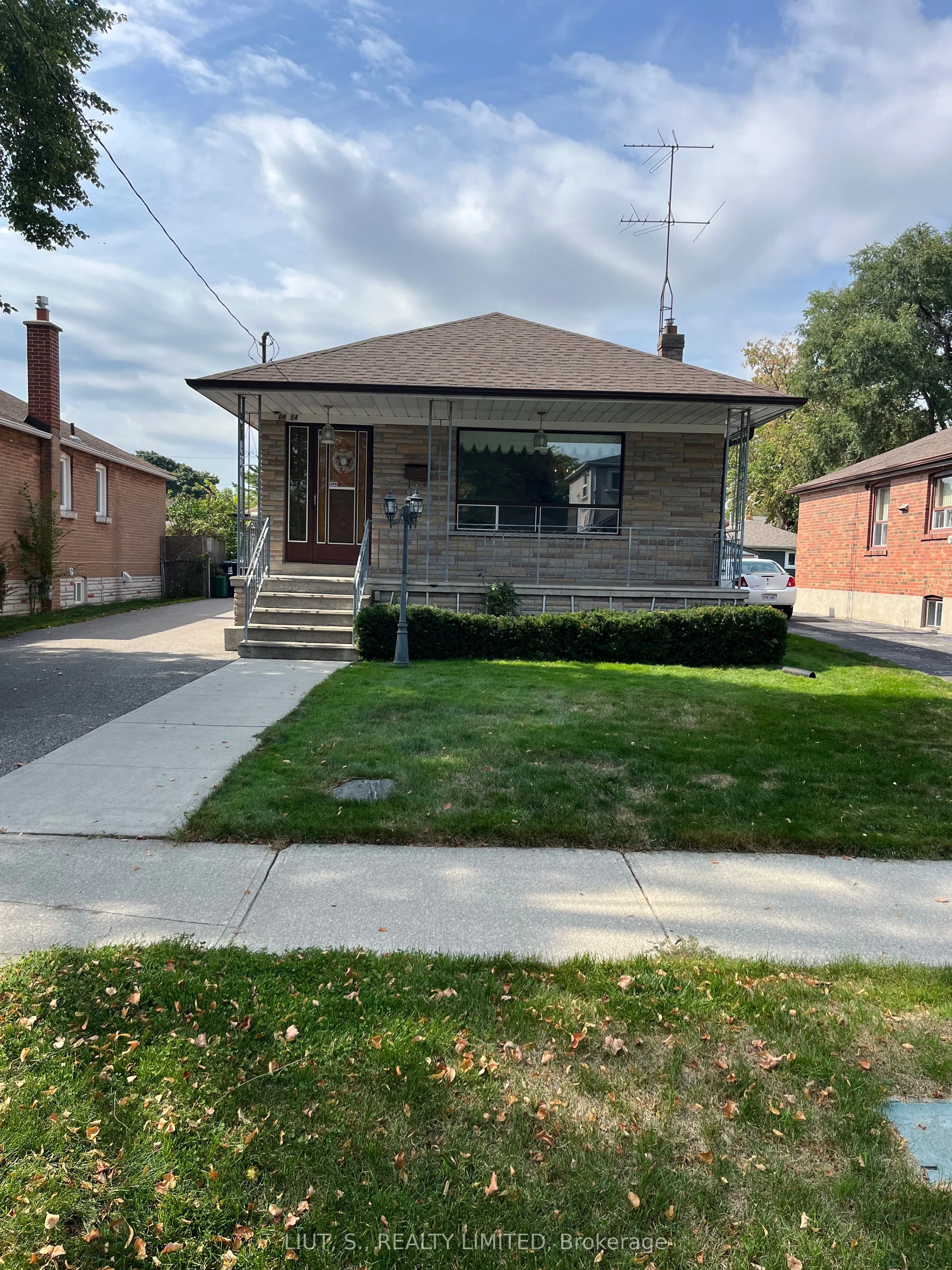 54 Culnan Avenue, ON M8Z 5B2