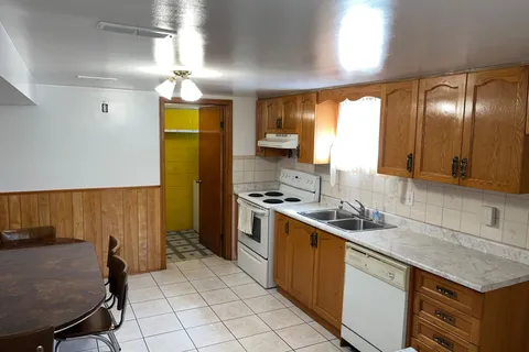 54 Culnan Avenue, ON M8Z 5B2