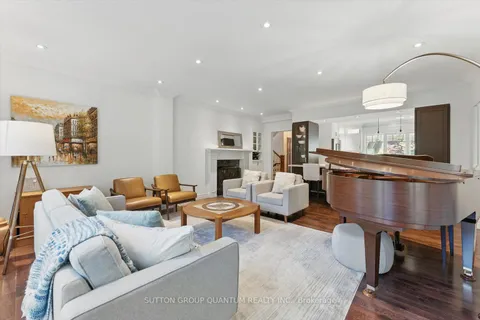 347 Pinetree Way, ON L5G 2R4