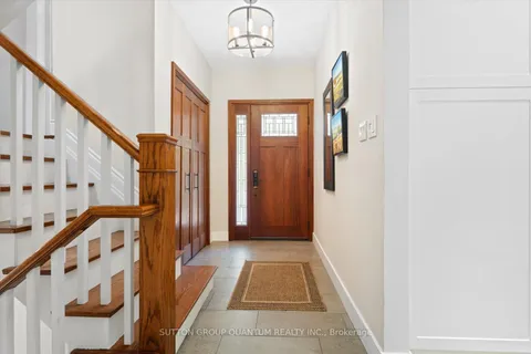 347 Pinetree Way, ON L5G 2R4