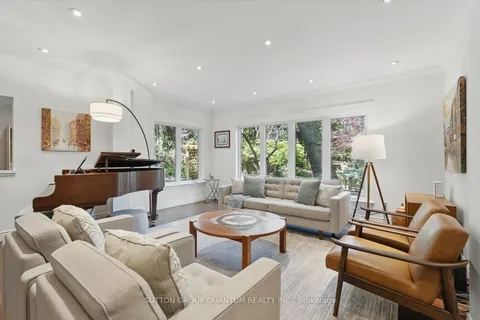 347 Pinetree Way, ON L5G 2R4