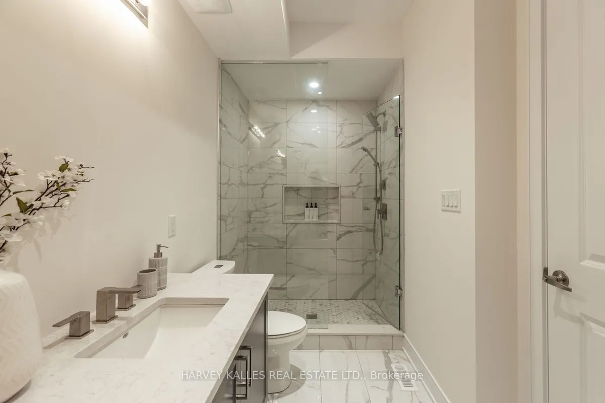 15 Innes Avenue, ON M6E 0B2