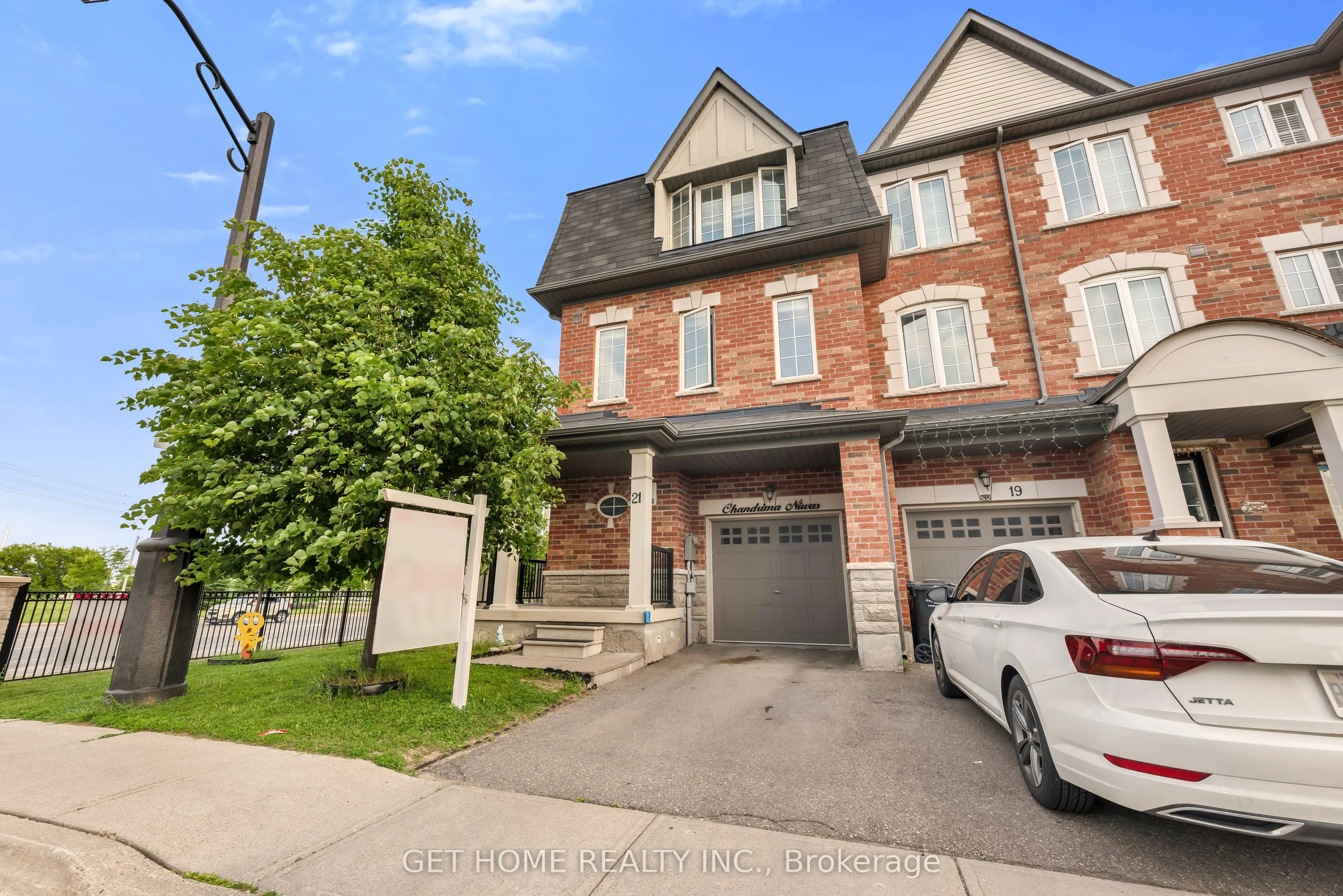 21 Rabbit Run Way, ON L6Z 0J2