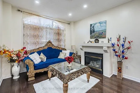 5 Treeline Boulevard, ON L6P 1C4