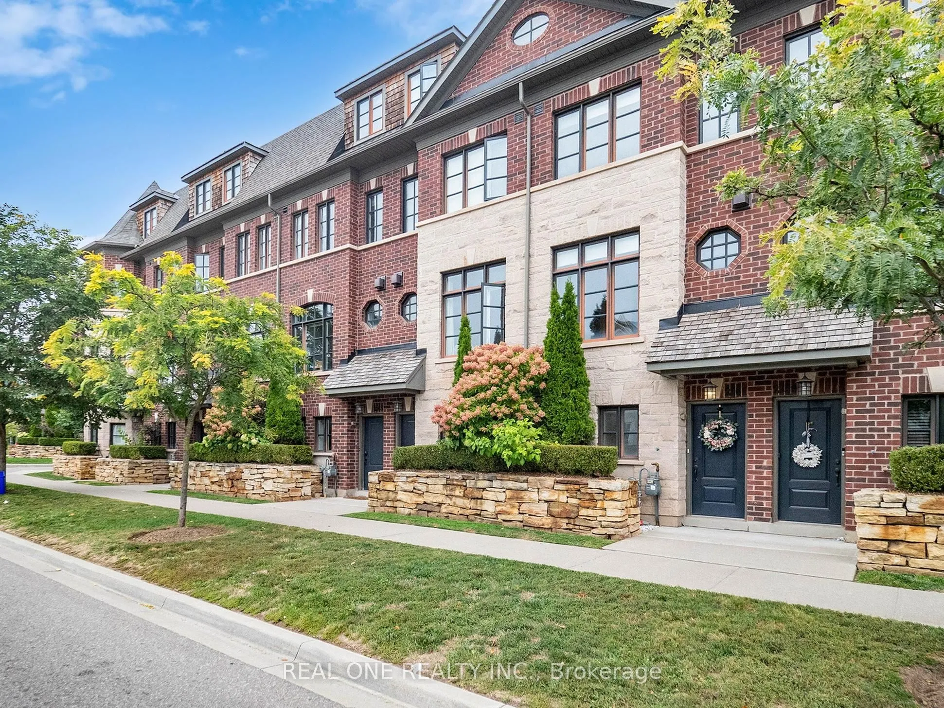 2161 Lillykin Street, ON L6H 0N2