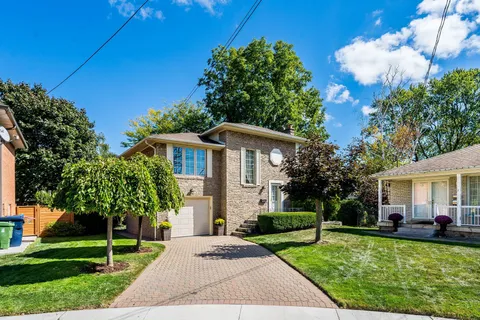 7 Lochway Court, ON M9B 4G6