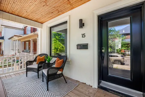 15 Melville Avenue, ON M6G 1Y1