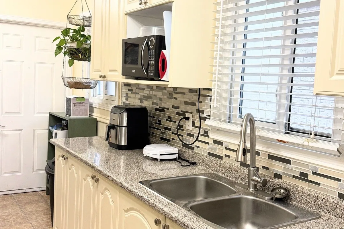 40 Glen Hollow Avenue, ON M9W 6C6