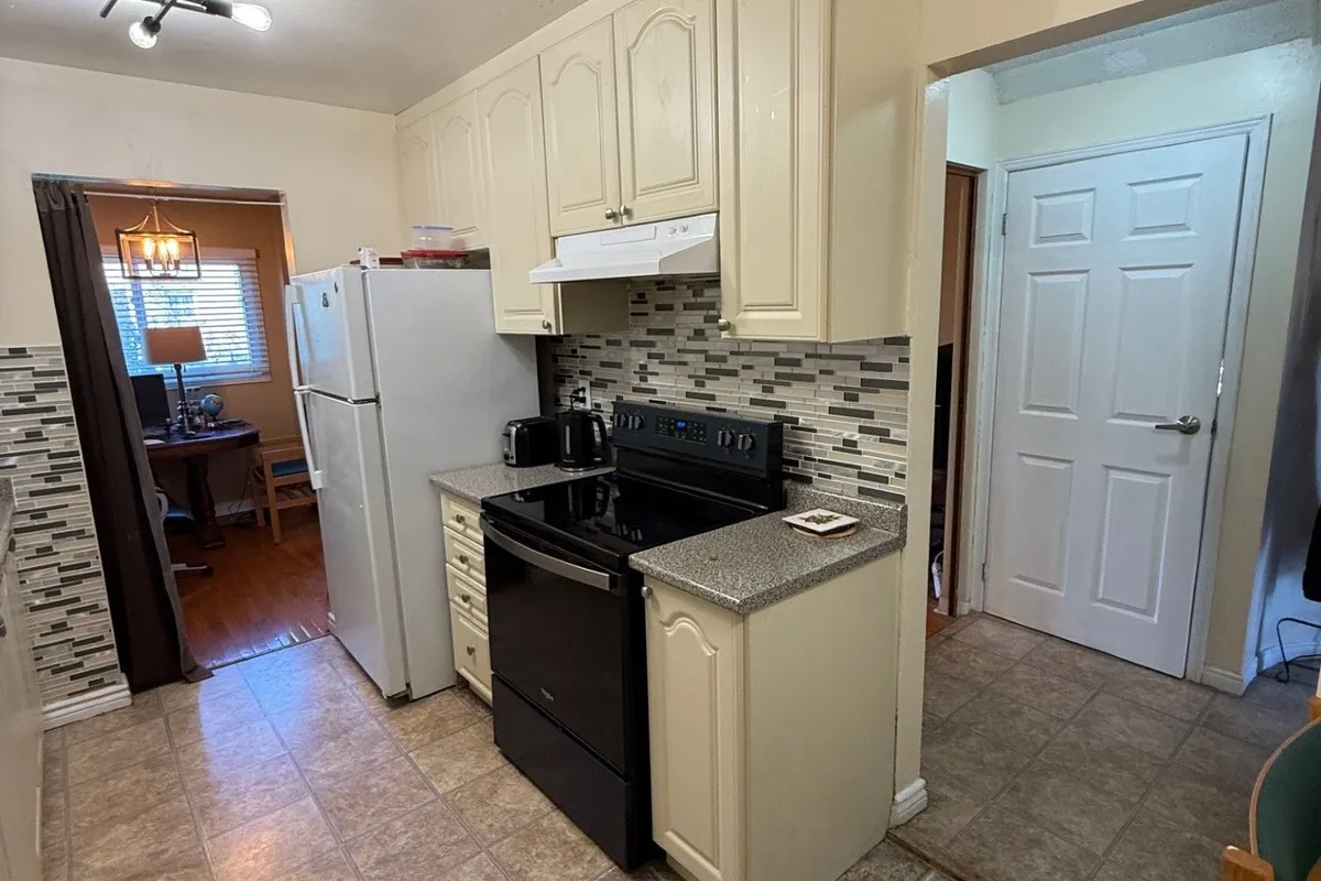 40 Glen Hollow Avenue, ON M9W 6C6