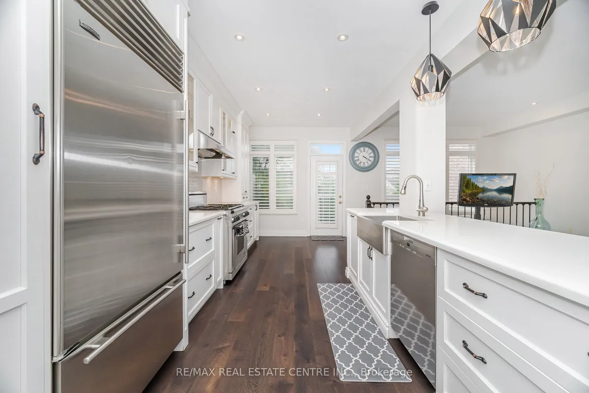 2295 Rochester Circle, ON L6M 5C8