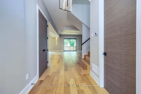 16 Walsh Avenue, ON M9M 1B6