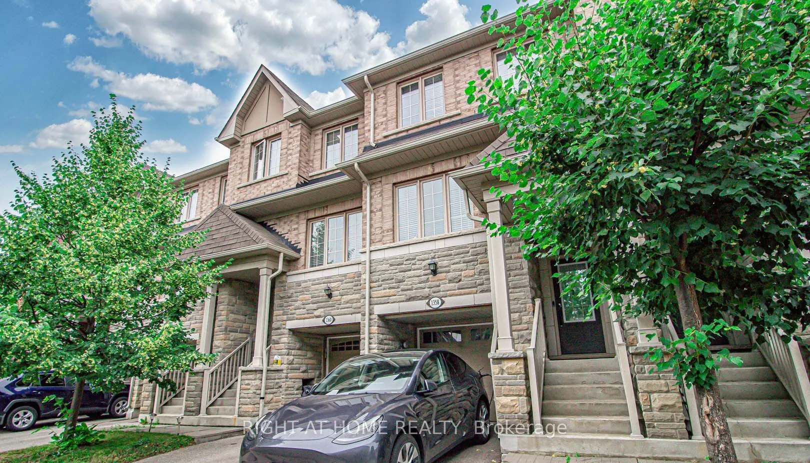 1358 Granrock Crescent, ON L5V 0E1