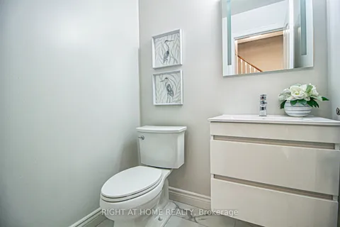 1358 Granrock Crescent, ON L5V 0E1