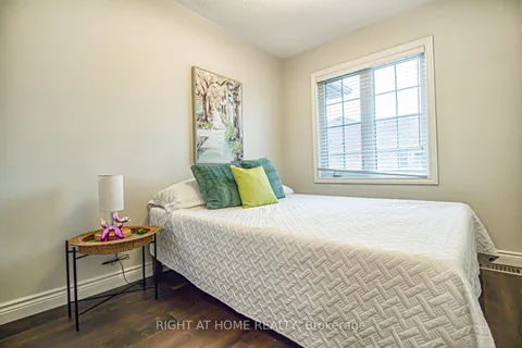 1358 Granrock Crescent, ON L5V 0E1