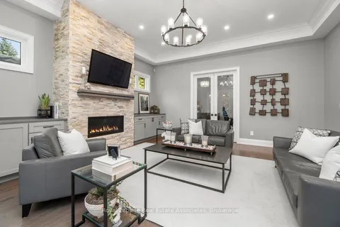 1285 Mineola Gardens, ON L5G 3Y5