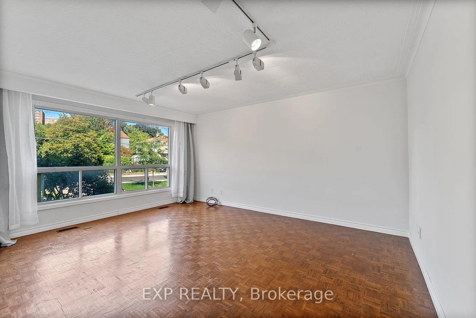 160 Varsity Road, ON M6S 4P3