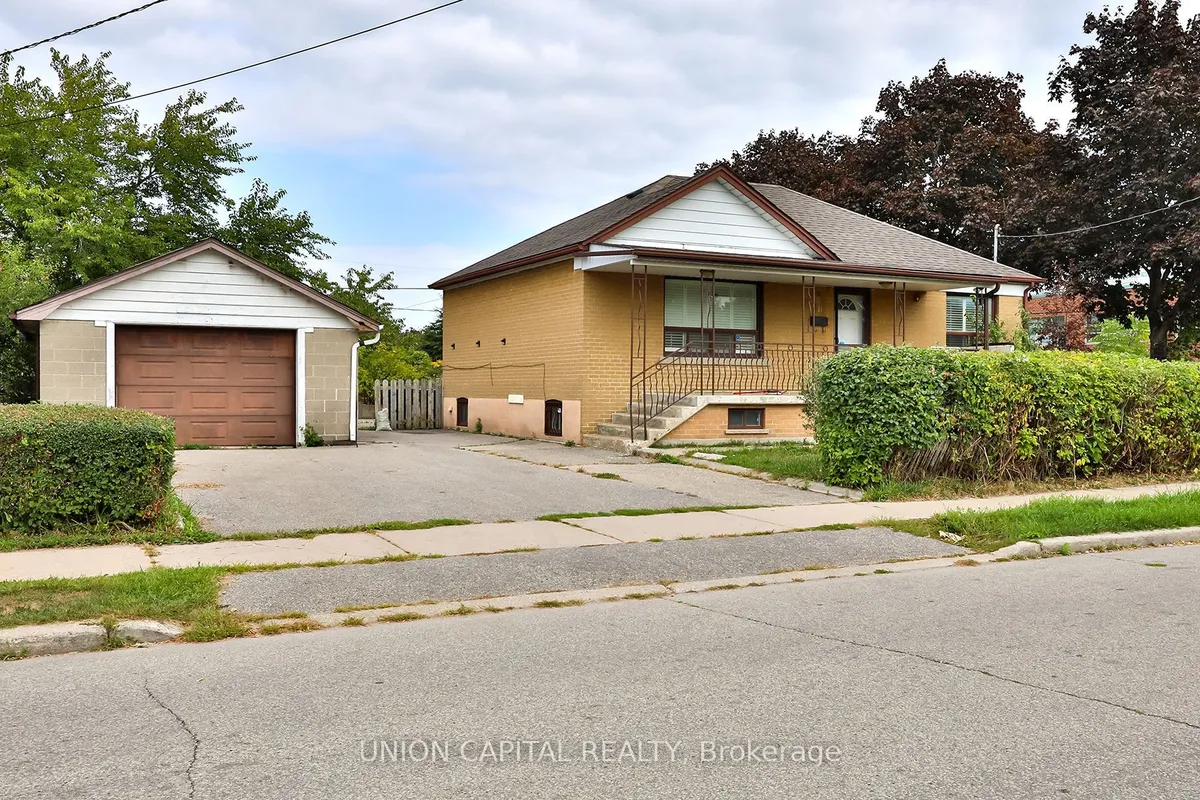 38 Claver Avenue, ON M6B 2V8