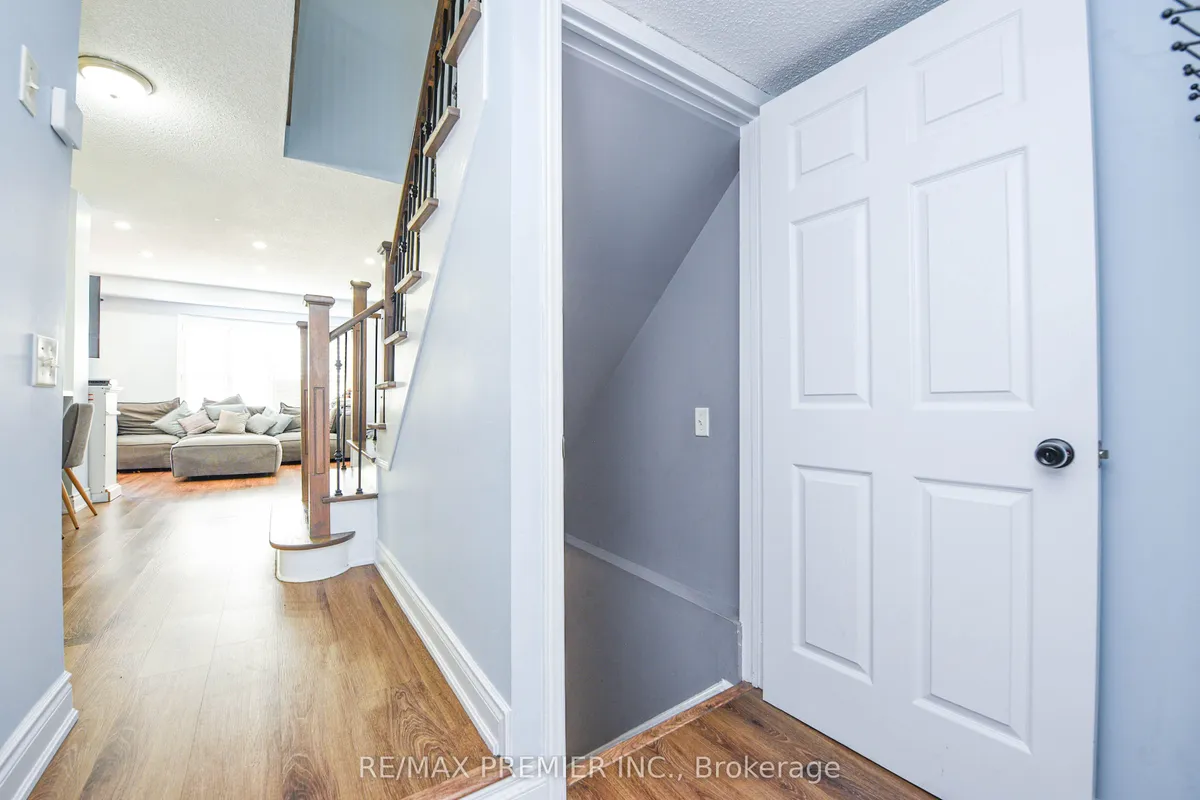 15D View Green Crescent, ON M9W 7C9