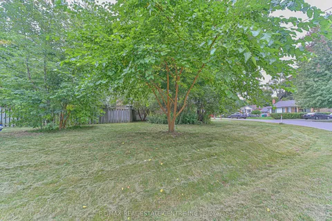 1292 Crossfield Bend, ON L5G 3P4