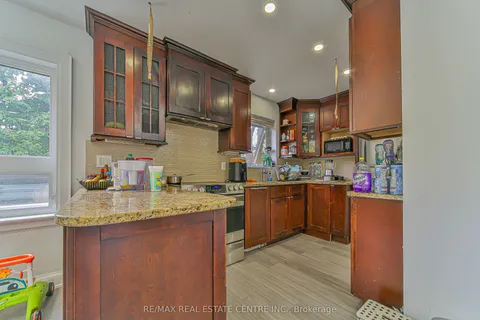 1292 Crossfield Bend, ON L5G 3P4