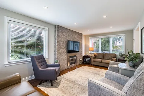 153 Elliott Street, ON L6Y 1W7