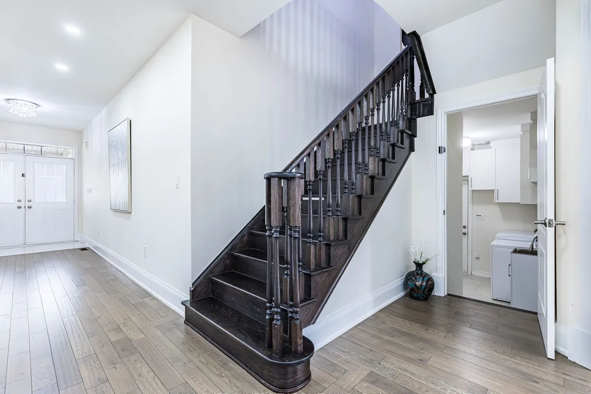 16 Cloncurry Street, ON L6P 4G3