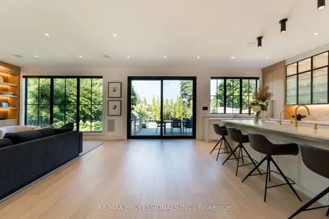 229 Tweedsdale Crescent, ON L6L 4P8