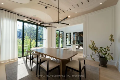 229 Tweedsdale Crescent, ON L6L 4P8