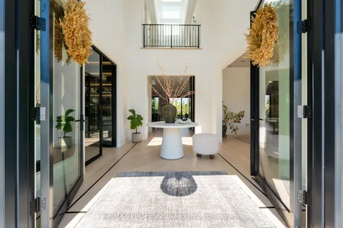 229 Tweedsdale Crescent, ON L6L 4P8