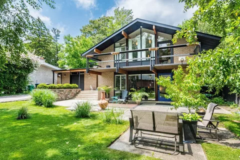 12 Woodbrook Drive, ON L6W 1W5