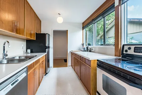 12 Woodbrook Drive, ON L6W 1W5