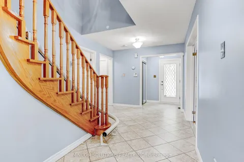 2394 Credit Valley Road, ON L5M 4E6