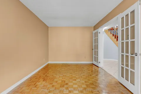 2394 Credit Valley Road, ON L5M 4E6