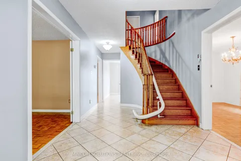 2394 Credit Valley Road, ON L5M 4E6