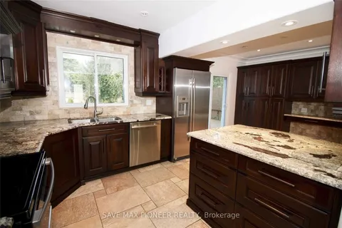 5 Parkview Boulevard, ON L7G 2Y2