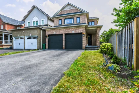 812 Knotty Pine Grove, ON L5W 1K2