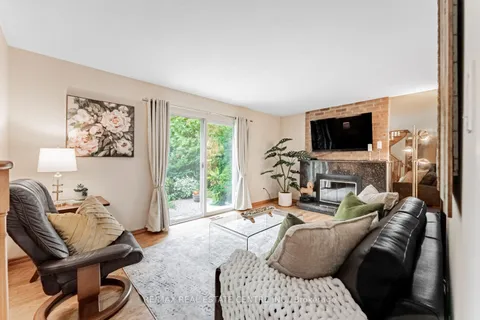 3096 Sir John's Homestead, ON L5L 2N9